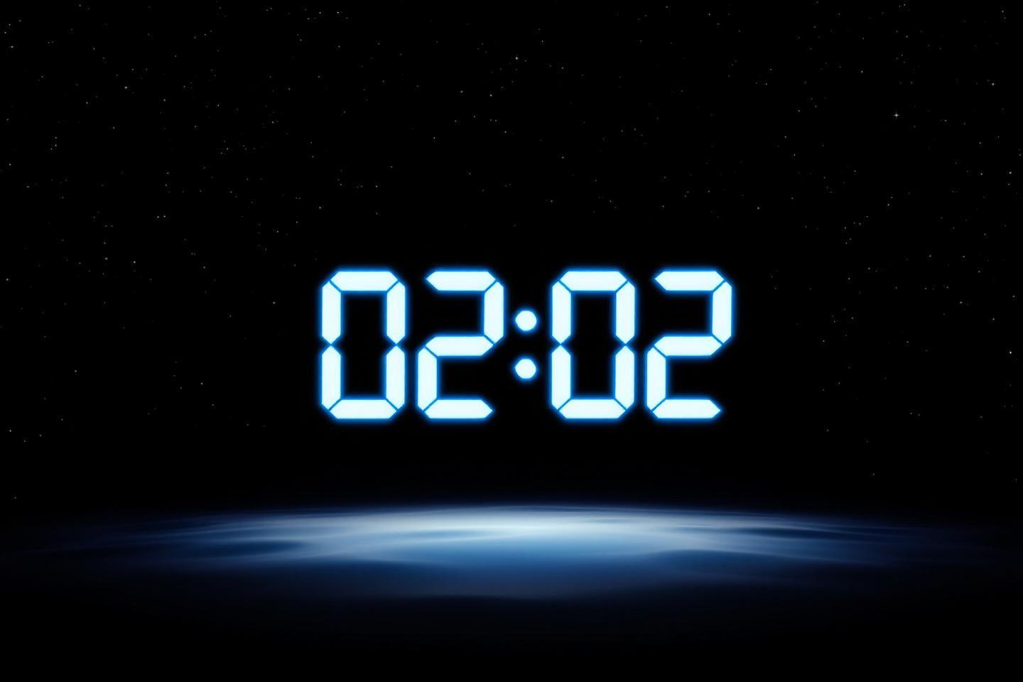 02H02 signification : message et interprétation de l'heure miroir double