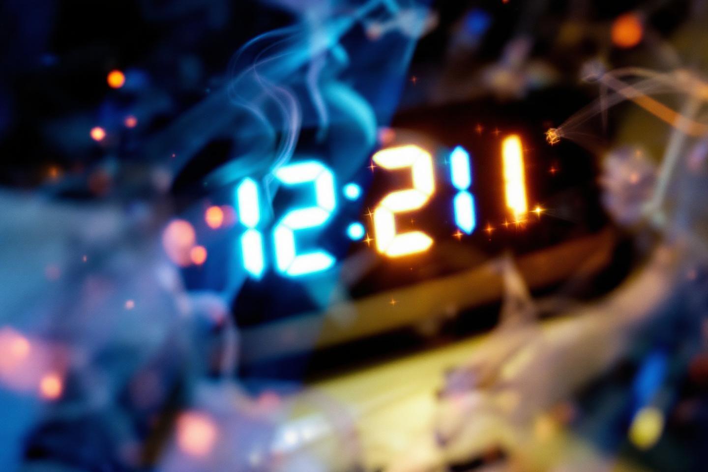 12H21 signification : heure miroir inversée, message et spiritualité en amour
