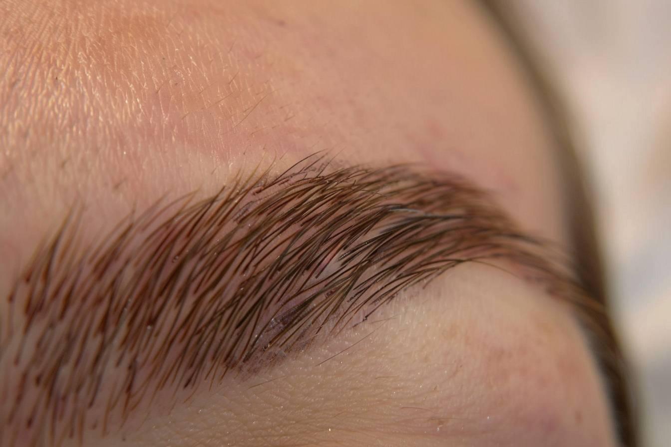 Microblading danger : ce que vous devez savoir avant de vous lancer en 2024