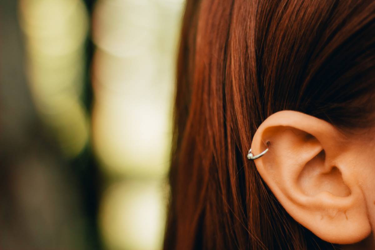 Piercing hélix : les conseils pour un choix sans risque d'allergie